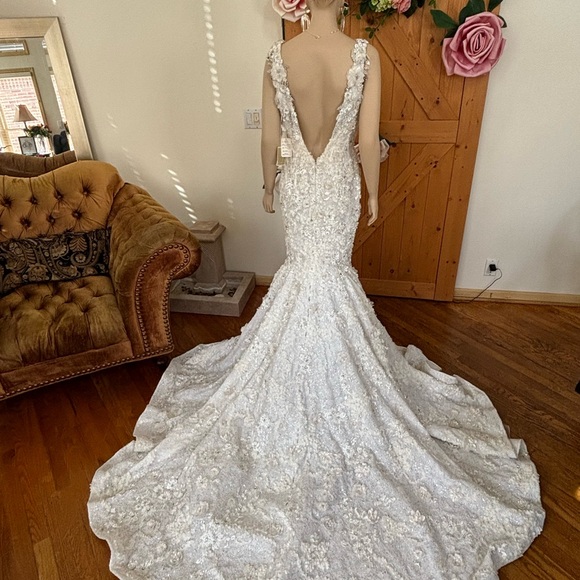 YSA Makino fit n flare Wedding Gown Size 12 NWT Off white - Picture 11 of 16